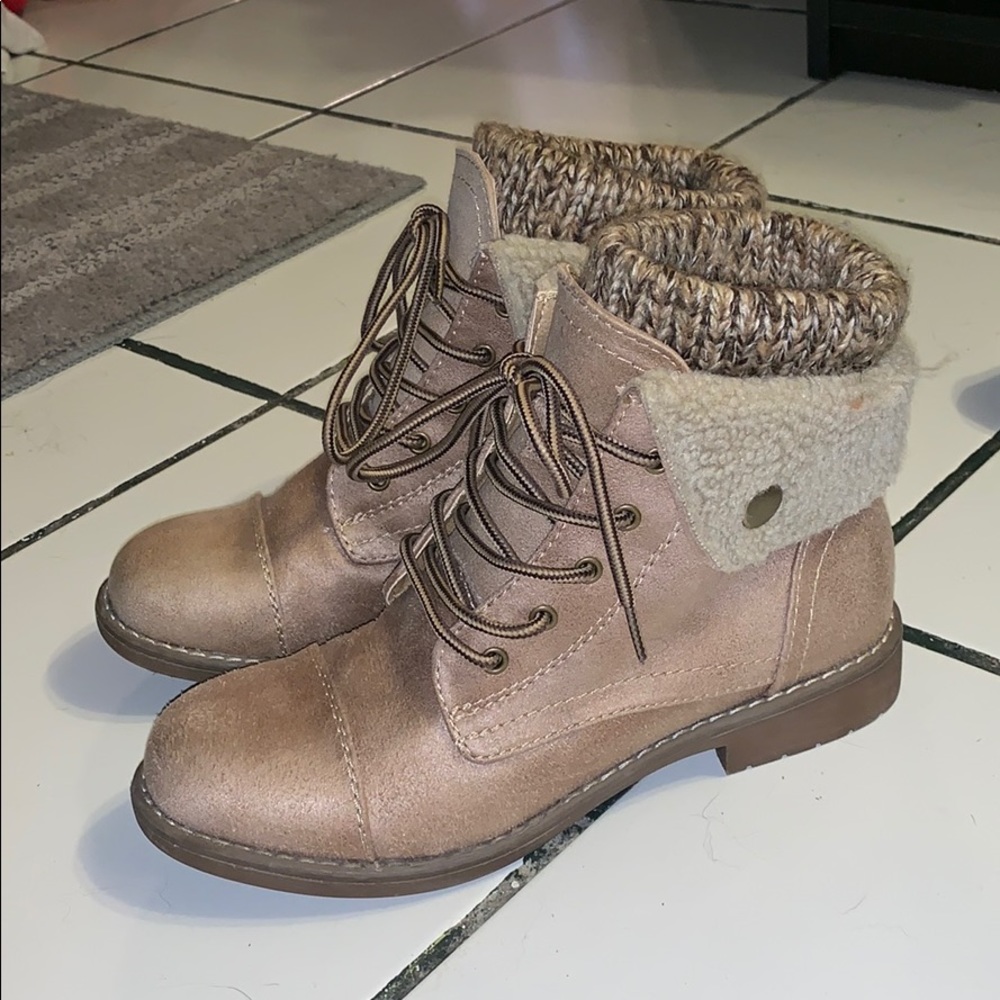 cliffs by white mountain boots